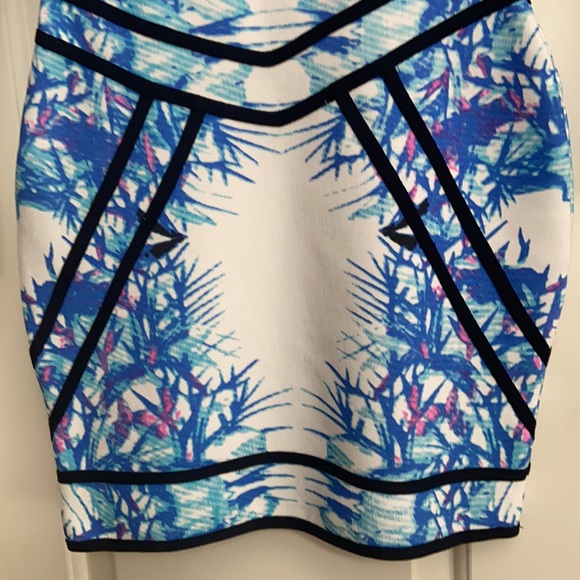 Body on fitted dress - Picture 8 of 9